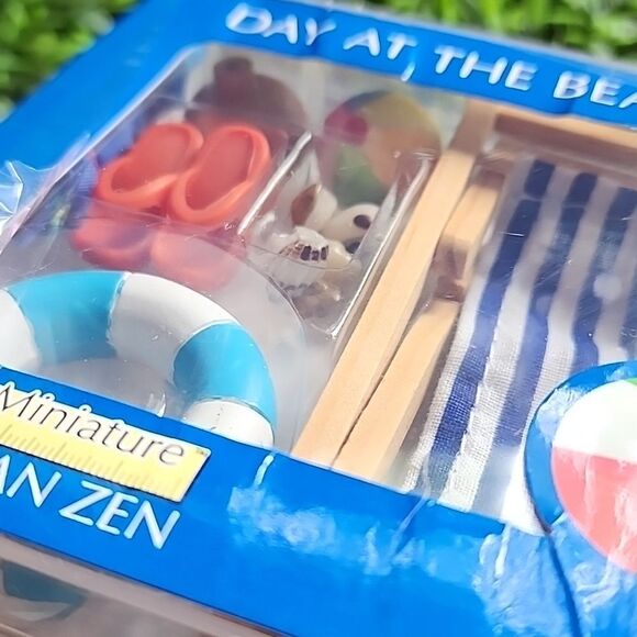 Day At The Beach Desk Top Miniature - Picture 7 of 9